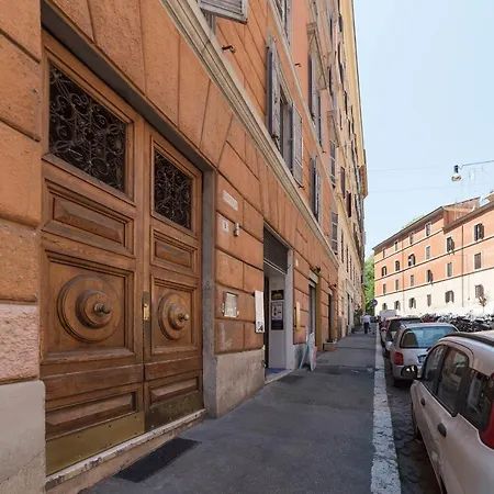 Charming And Bright Flat In Trastevere Daire